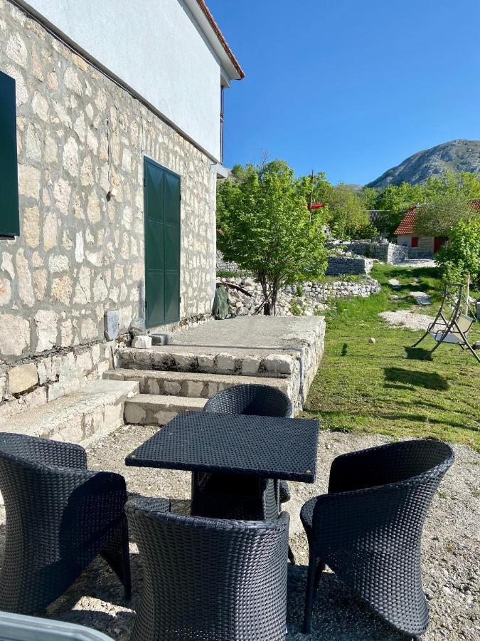 Guest House Markovic Lovcen Цетинє Екстер'єр фото