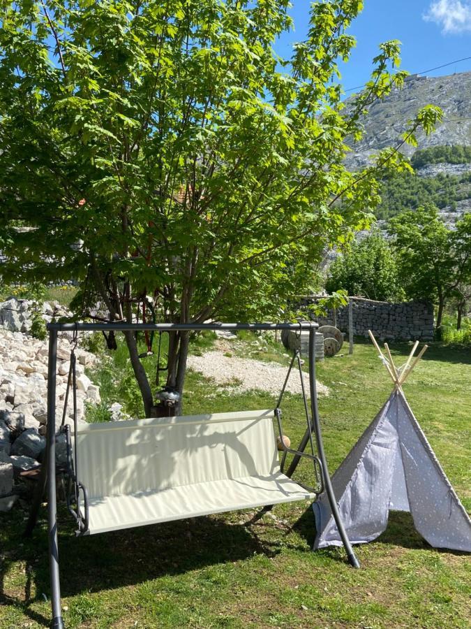 Guest House Markovic Lovcen Цетинє Екстер'єр фото