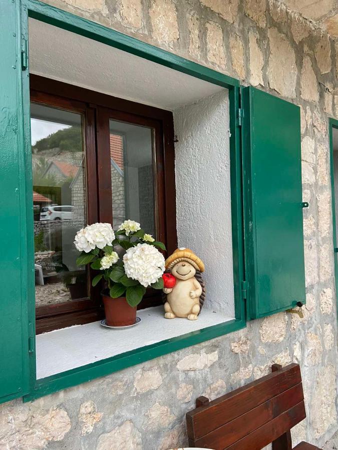 Guest House Markovic Lovcen Цетинє Екстер'єр фото